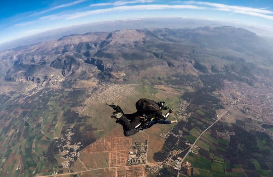 Chute libre en tandem parachutisme et skydiving aventure au maroc happy trip