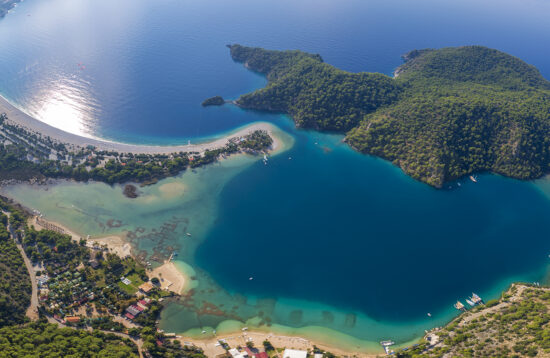 Plage-Oludeniz-Voyage-turquie-antalya-fethiye-marmaris-mugla-istanbul-cappadoce-croisiere-canyoning-rafting-turquie-meilleure-agence-de-voyage-turquie-maroc-morocco