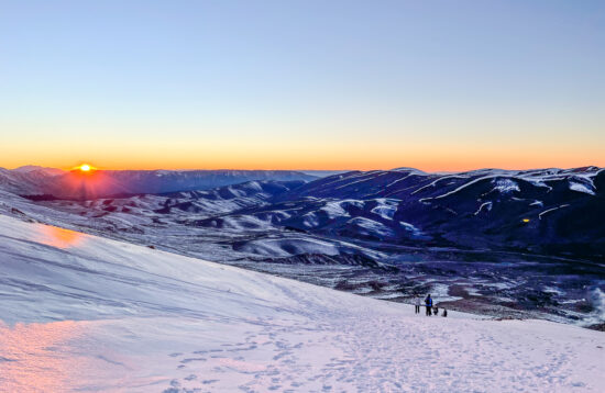 coucher-soleil-bouiblane-neige-ski-Jbel-bouiblane-taza-meilleure-agence-de-voyage-au-maroc-meilleure-agence-de-randonnee-voyage-organise-hiking-plan